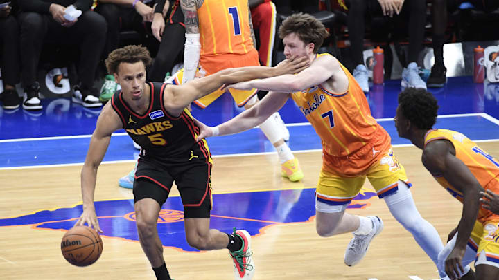 Dec 18, 2025; Charlotte, North Carolina, USA; Atlanta Hawks guard Dyson Daniels (5) drives past Charlotte Hornets forward Koa Knueppel (7) during the first half at the Spectrum Center. Mandatory Credit: Sam Sharpe-Imagn Images Dec 18, 2025; Charlotte, North Carolina, USA; Atlanta Hawks guard Dyson Daniels (5) drives past Charlotte Hornets forward Koa Knueppel (7) during the first half at the Spectrum Center. Mandatory Credit: Sam Sharpe-Imagn Images