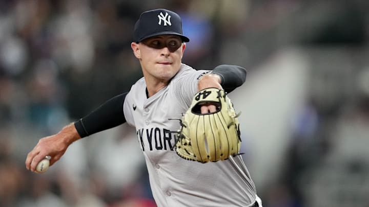 Jake Cousins sufre rigidez en su brazo de lanzar