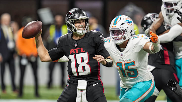 Oct 26, 2025; Atlanta, Georgia, USA; Atlanta Falcons quarterback Kirk Cousins (18) passes under pressure from Miami Dolphins linebacker Jaelan Phillips (15) during the first quarter at Mercedes-Benz Stadium. Oct 26, 2025; Atlanta, Georgia, USA; Atlanta Falcons quarterback Kirk Cousins (18) passes under pressure from Miami Dolphins linebacker Jaelan Phillips (15) during the first quarter at Mercedes-Benz Stadium.