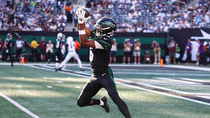 Oct 5, 2025; East Rutherford, New Jersey, USA; New York Jets wide receiver Garrett Wilson (5) makes a catch during the second half of a game against the Dallas Cowboys at MetLife Stadium. Mandatory Credit: Vincent Carchietta-Imagn Images Oct 5, 2025; East Rutherford, New Jersey, USA; New York Jets wide receiver Garrett Wilson (5) makes a catch during the second half of a game against the Dallas Cowboys at MetLife Stadium. Mandatory Credit: Vincent Carchietta-Imagn Images