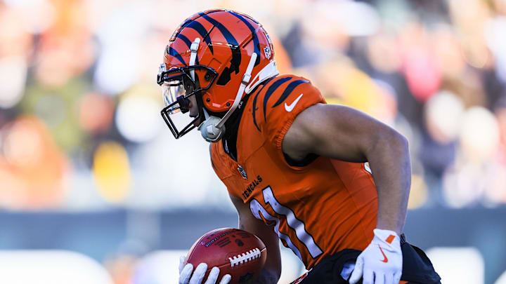 Dec 1, 2024; Cincinnati, Ohio, USA; Cincinnati Bengals wide receiver Jermaine Burton (81) runs with the ball against the Pittsburgh Steelers in the first half at Paycor Stadium. Mandatory Credit: Katie Stratman-Imagn Images Dec 1, 2024; Cincinnati, Ohio, USA; Cincinnati Bengals wide receiver Jermaine Burton (81) runs with the ball against the Pittsburgh Steelers in the first half at Paycor Stadium. Mandatory Credit: Katie Stratman-Imagn Images