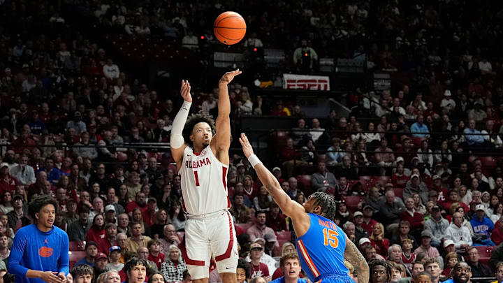 Mar 5, 2025; Tuscaloosa, AL, USA; Alabama guard Mark Sears (1) shoots a three pointer over Florida guard Alijah Martin (15) at Coleman Coliseum. Mandatory Credit: Gary Cosby Jr.-Tuscaloosa News Mar 5, 2025; Tuscaloosa, AL, USA; Alabama guard Mark Sears (1) shoots a three pointer over Florida guard Alijah Martin (15) at Coleman Coliseum. Mandatory Credit: Gary Cosby Jr.-Tuscaloosa News
