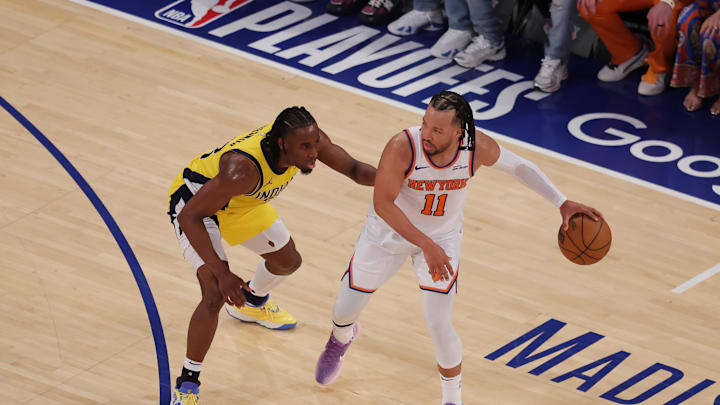 New York Knicks guard Jalen Brunson controls the ball against Indiana Pacers forward Aaron Nesmith. Mandatory Credit: Brad Penner-Imagn Images