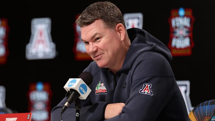 Arizona Wildcats head coach Tommy Lloyd announced he is staying at the school after turning down an offer from North Carolina.