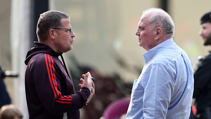Max Eberl (l.) im Gespräch mit Uli Hoeneß (r.)