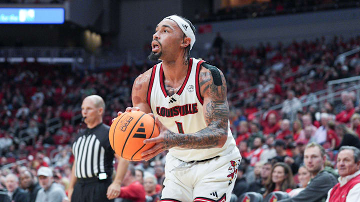 Louisville Cardinals guard J'Vonne Hadley (1) sets up to take a three-point shot during the Cards' final exhibition game before the start of the 2025-26 basketball season at the KFC Yum! Center in Louisville, Kentucky Tuesday October 28, 2028.