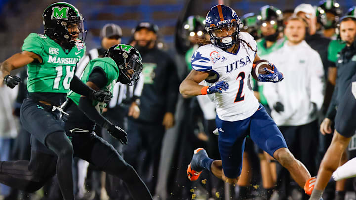 Dec 19, 2023; Frisco, TX, USA; UTSA Roadrunners wide receiver Joshua Cephus (2) runs after a catch Dec 19, 2023; Frisco, TX, USA; UTSA Roadrunners wide receiver Joshua Cephus (2) runs after a catch