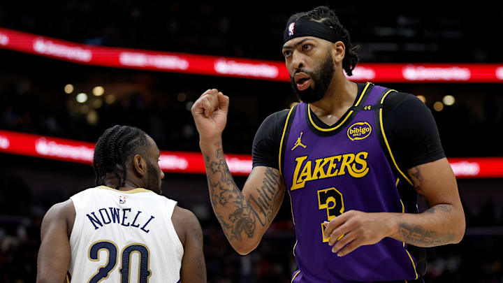 Anthony Davis ha lanzado más triples en esta temporada