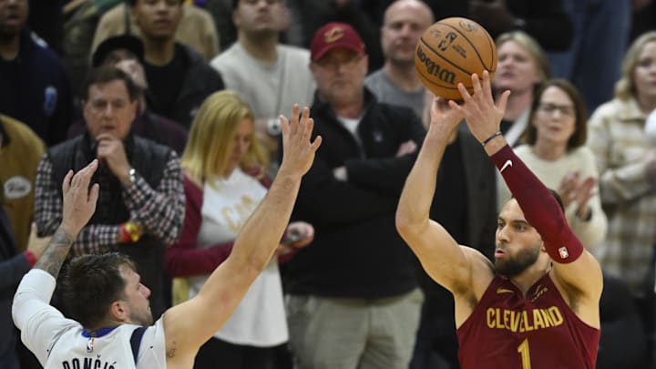 Feb 27, 2024; Cleveland, Ohio, USA; Cleveland Cavaliers guard Max Strus (1) makes a last-second,