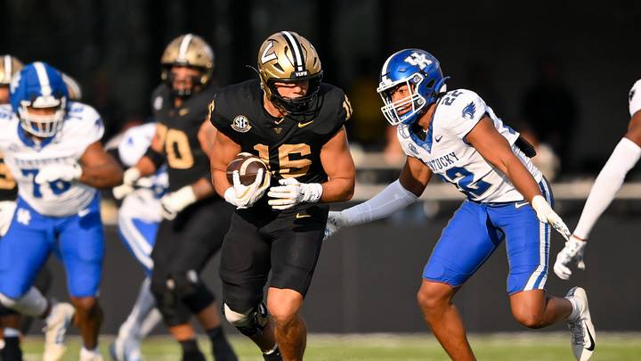 Nov 22, 2025; Nashville, Tennessee, USA; Vanderbilt Commodores tight end Cole Spence (16) runs with the ball after a made catch against the Kentucky Wildcats during the first half at FirstBank Stadium. Mandatory Credit: Steve Roberts-Imagn Images Nov 22, 2025; Nashville, Tennessee, USA; Vanderbilt Commodores tight end Cole Spence (16) runs with the ball after a made catch against the Kentucky Wildcats during the first half at FirstBank Stadium. Mandatory Credit: Steve Roberts-Imagn Images