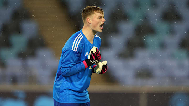 Jonas Urbig ist die große Torwart-Hoffnung in Köln