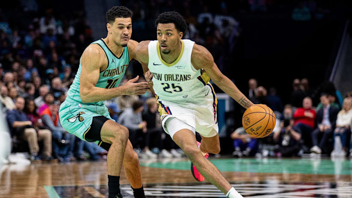 Jan 25, 2025; Charlotte, North Carolina, USA; New Orleans Pelicans guard Trey Murphy III (25) drives against Charlotte Hornets guard Josh Green (10) during the fourth quarter at Spectrum Center. Mandatory Credit: Scott Kinser-Imagn Images Jan 25, 2025; Charlotte, North Carolina, USA; New Orleans Pelicans guard Trey Murphy III (25) drives against Charlotte Hornets guard Josh Green (10) during the fourth quarter at Spectrum Center. Mandatory Credit: Scott Kinser-Imagn Images