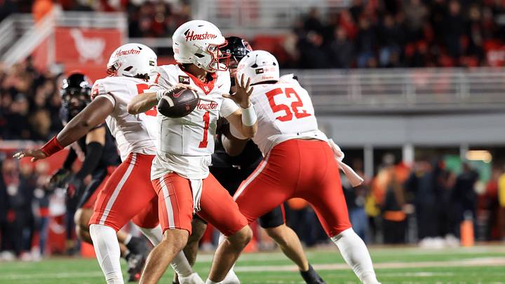 Houston QB Conner Weigman throws the ball against Utah. Mandatory Credit: Rob Gray-Imagn Images Houston QB Conner Weigman throws the ball against Utah. Mandatory Credit: Rob Gray-Imagn Images