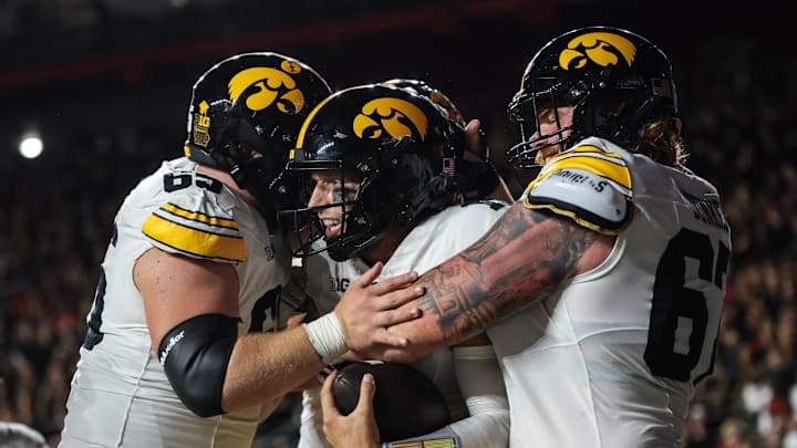 Sep 19, 2025; Piscataway, New Jersey, USA; Iowa Hawkeyes quarterback Mark Gronowski (11) celebrates with teammates after scoring a rushing touchdown during the first half against the Rutgers Scarlet Knights at SHI Stadium. Mandatory Credit: Vincent Carchietta-Imagn Images Sep 19, 2025; Piscataway, New Jersey, USA; Iowa Hawkeyes quarterback Mark Gronowski (11) celebrates with teammates after scoring a rushing touchdown during the first half against the Rutgers Scarlet Knights at SHI Stadium. Mandatory Credit: Vincent Carchietta-Imagn Images