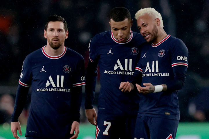 Lionel Messi (left), Kylian Mbappé and Neymar conversing.