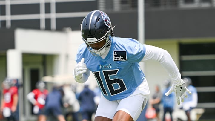 Tennessee Titans wide receiver Treylon Burks does foot work drills during minicamp at Nissan Stadium. Mandatory Credit: Steve Roberts-Imagn Images