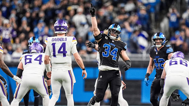 Detroit Lions linebacker Alex Anzalone (34) signals a Minnesota Vikings false start during the second half at Ford Field in Detroit on Sunday, Jan. 5, 2025. Detroit Lions linebacker Alex Anzalone (34) signals a Minnesota Vikings false start during the second half at Ford Field in Detroit on Sunday, Jan. 5, 2025.