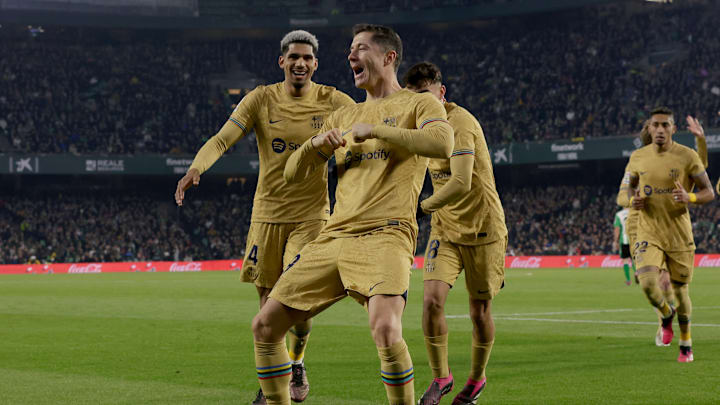 Robert Lewandowski, Ronald Araujo