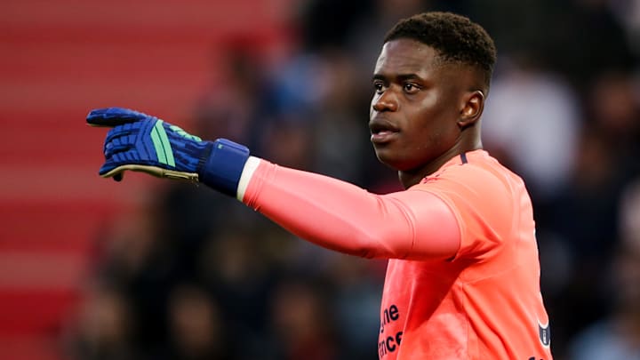 Brice Samba fête sa sélection avec les supporters Lensois 