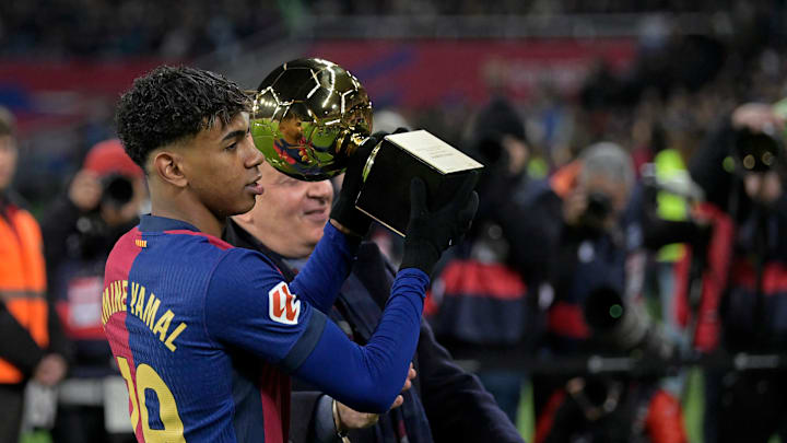 Lamine Yamal con il Golden Boy 2024 Lamine Yamal con il Golden Boy 2024