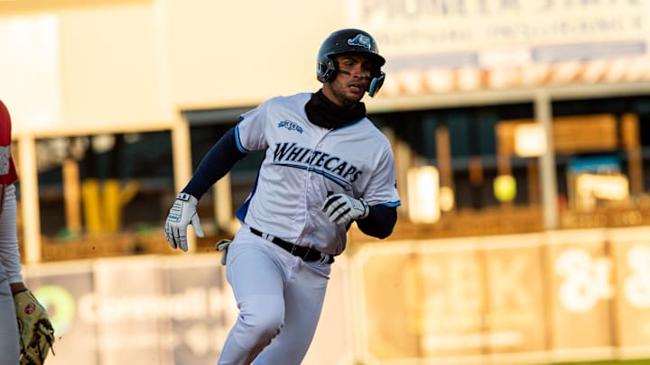 Roberto Campos runs the bases in 2023.