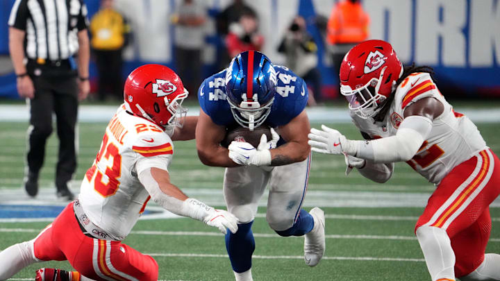 Sep 21, 2025; East Rutherford, New Jersey, USA; New York Giants running back Cam Skattebo (44) runs against Kansas City Chiefs linebacker Drue Tranquill (23) and linebacker Nick Bolton (32) in the fourth quarter at MetLife Stadium. Mandatory Credit: Robert Deutsch-Imagn Images Sep 21, 2025; East Rutherford, New Jersey, USA; New York Giants running back Cam Skattebo (44) runs against Kansas City Chiefs linebacker Drue Tranquill (23) and linebacker Nick Bolton (32) in the fourth quarter at MetLife Stadium. Mandatory Credit: Robert Deutsch-Imagn Images