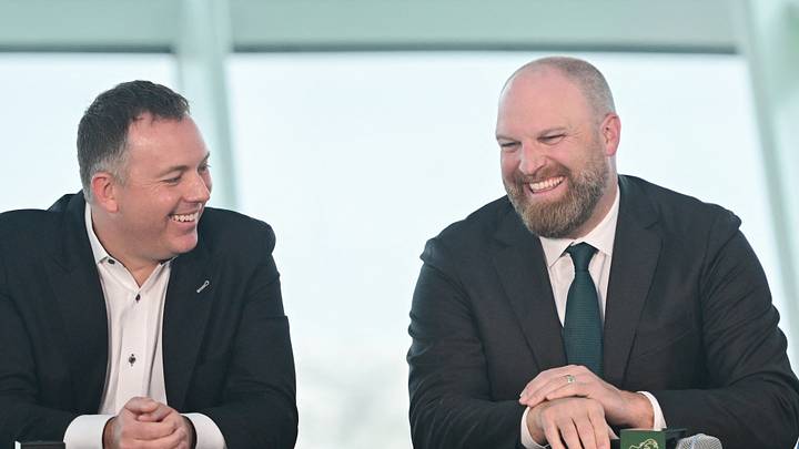 May 6, 2026; Milwaukee, WI, USA; Milwaukee Bucks general manager Jon Horst (left) introduce snew head coach Taylor Jenkins at a press conference at Milwaukee Art Museum. Mandatory Credit: Benny Sieu-Imagn Images May 6, 2026; Milwaukee, WI, USA; Milwaukee Bucks general manager Jon Horst (left) introduce snew head coach Taylor Jenkins at a press conference at Milwaukee Art Museum. Mandatory Credit: Benny Sieu-Imagn Images