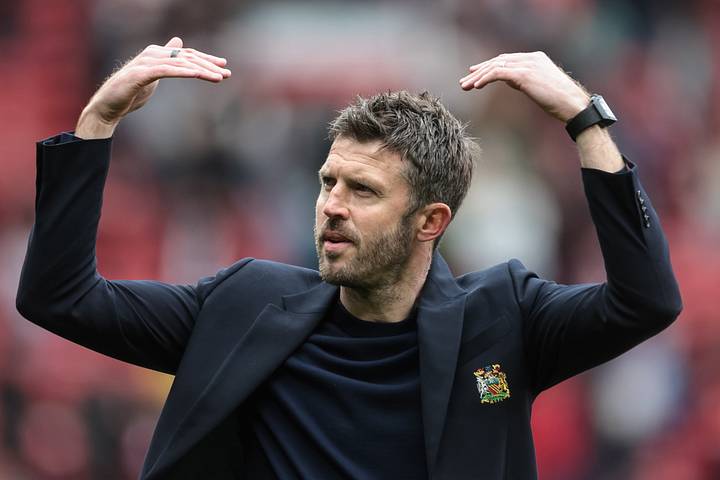 Michael Carrick in the process of performing the Mo-Bot.