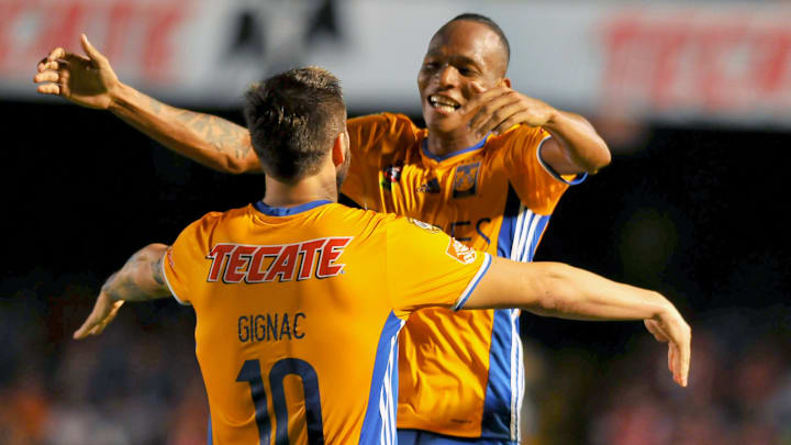 Jugadores de Tigres celebran un gol. Jugadores de Tigres celebran un gol.
