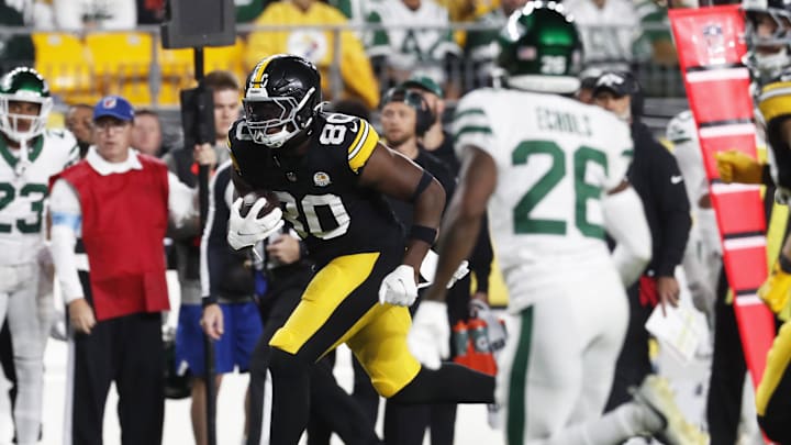 Oct 20, 2024; Pittsburgh, Pennsylvania, USA; Pittsburgh Steelers tight end Darnell Washington (80) runs after a catch against the New York Jets during the second quarter at Acrisure Stadium. Mandatory Credit: Charles LeClaire-Imagn Images Oct 20, 2024; Pittsburgh, Pennsylvania, USA; Pittsburgh Steelers tight end Darnell Washington (80) runs after a catch against the New York Jets during the second quarter at Acrisure Stadium. Mandatory Credit: Charles LeClaire-Imagn Images
