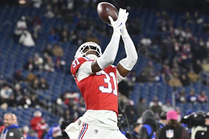 Dec 1, 2025; Foxborough, Massachusetts, USA; New England Patriots safety Craig Woodson (31) catches a pass during warmups aga Dec 1, 2025; Foxborough, Massachusetts, USA; New England Patriots safety Craig Woodson (31) catches a pass during warmups aga