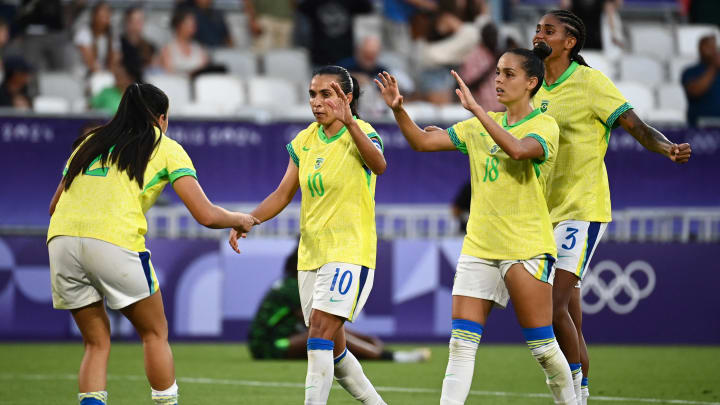 Com boa atuação de Marta, Brasil venceu na estreia, mas depois perdeu de virada para o Japão