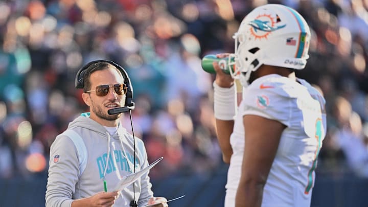 Miami Dolphins head coach Mike McDaniel talks with quarterback Tua  Tagovailoa. 