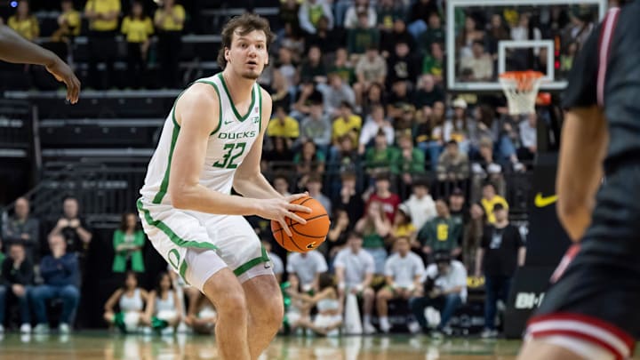 Oregon center Nate Bittle looks to pass as the Oregon Ducks host the Indiana Hoosiers Tuesday, March 4, 2025, at Matthew Knight Arena in Eugene, Ore.