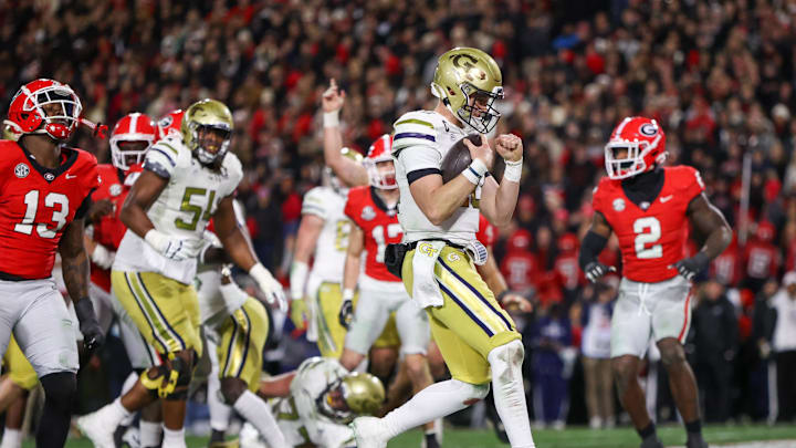Nov 29, 2024; Athens, Georgia, USA; Georgia Tech Yellow Jackets quarterback Haynes King (10) runs for a touchdown against the Georgia Bulldogs in the second quarter at Sanford Stadium. Mandatory Credit: Brett Davis-Imagn Images Nov 29, 2024; Athens, Georgia, USA; Georgia Tech Yellow Jackets quarterback Haynes King (10) runs for a touchdown against the Georgia Bulldogs in the second quarter at Sanford Stadium. Mandatory Credit: Brett Davis-Imagn Images