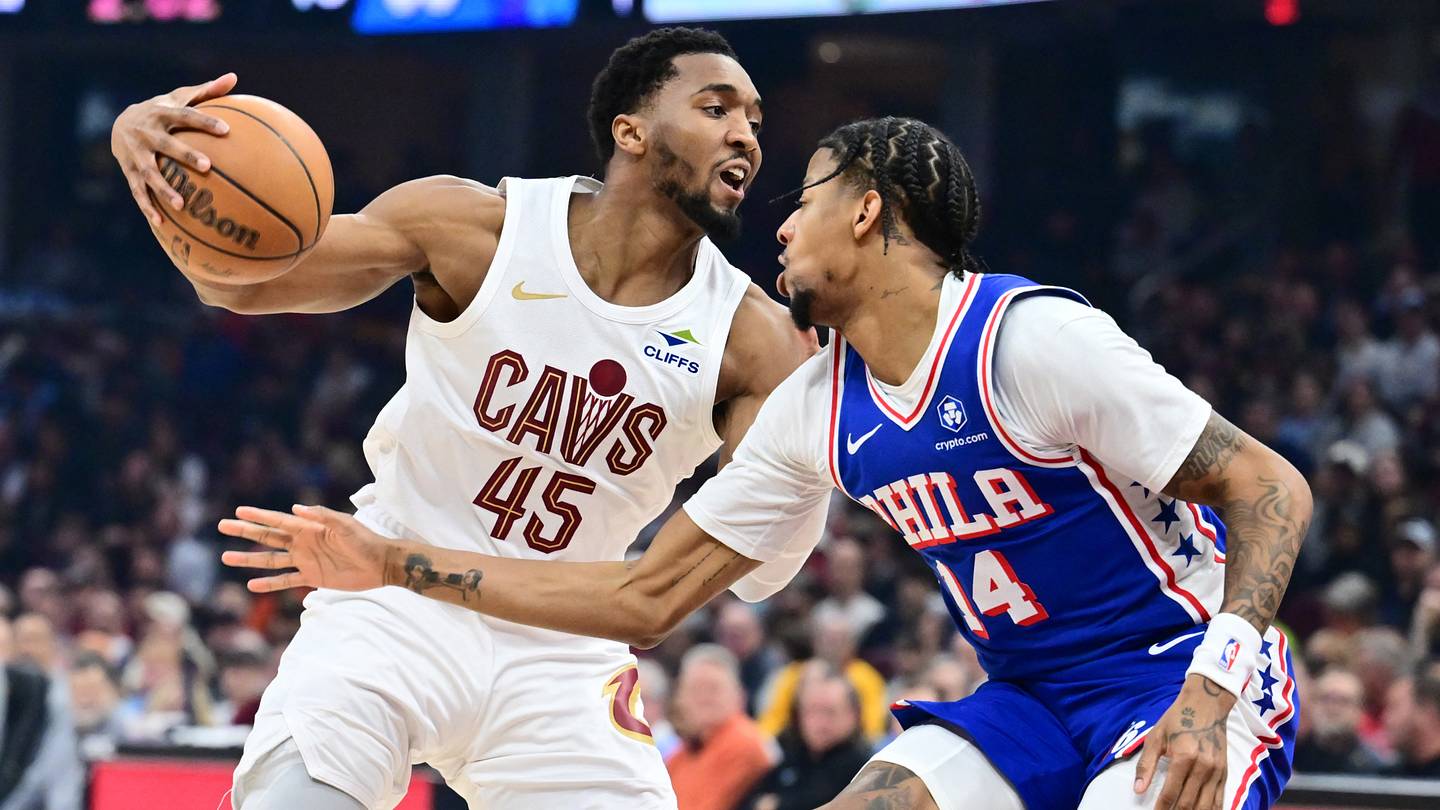 Cavaliers Open Season in LeBron James' Philadelphia Debut