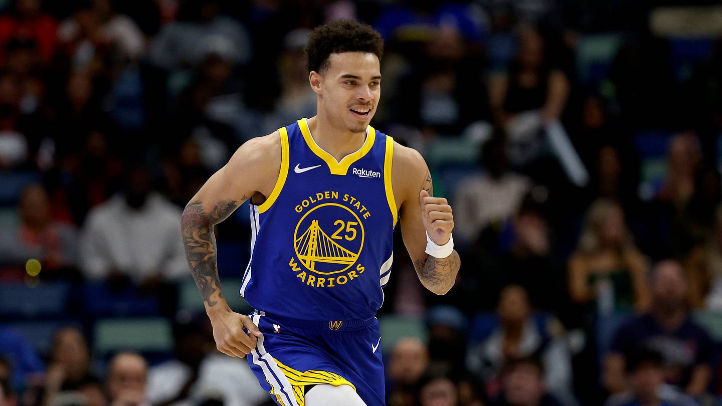Golden State Warriors' two-way guard goes off for 35 points in Santa ...