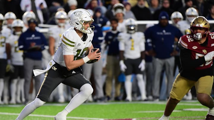 Nov 15, 2025; Chestnut Hill, Massachusetts, USA; Georgia Tech Yellow Jackets quarterback Haynes King (10) runs with the ball during the first half against the Boston College Eagles at Alumni Stadium. Mandatory Credit: Bob DeChiara-Imagn Images Nov 15, 2025; Chestnut Hill, Massachusetts, USA; Georgia Tech Yellow Jackets quarterback Haynes King (10) runs with the ball during the first half against the Boston College Eagles at Alumni Stadium. Mandatory Credit: Bob DeChiara-Imagn Images