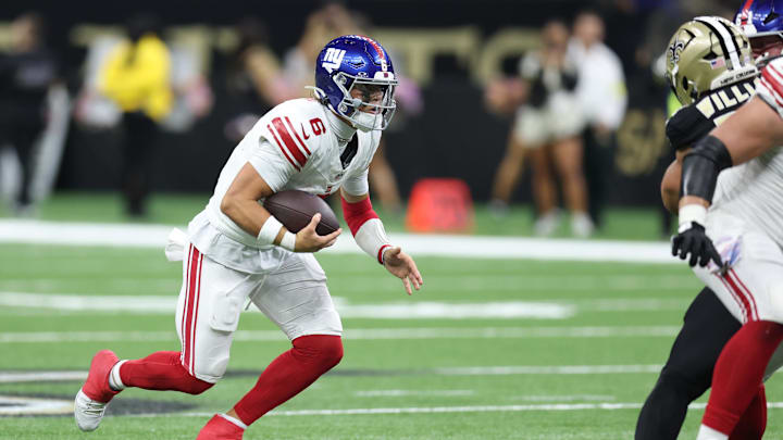 Oct 5, 2025; New Orleans, Louisiana, USA; New York Giants quarterback Jaxson Dart (6) runs with the ball against the New Orleans Saints during the second half at Caesars Superdome. Oct 5, 2025; New Orleans, Louisiana, USA; New York Giants quarterback Jaxson Dart (6) runs with the ball against the New Orleans Saints during the second half at Caesars Superdome.