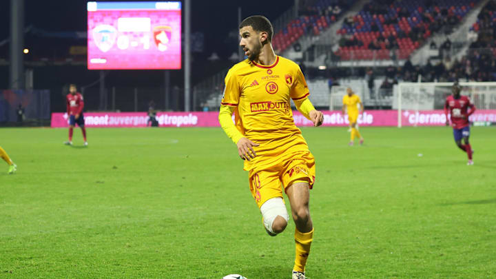 Waniss Taibi kommt an die Leine