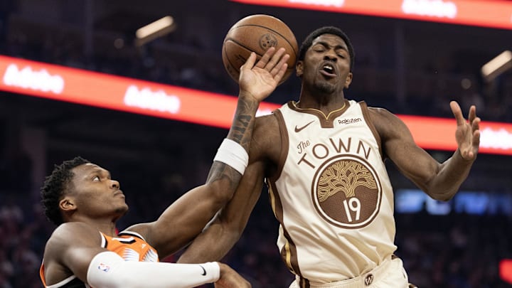 Bennedict Mathurin and Nate Williams battle for a loose ball Bennedict Mathurin and Nate Williams battle for a loose ball