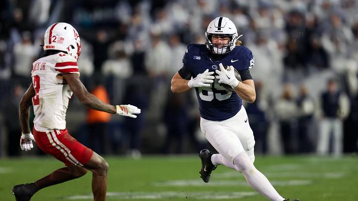 Nov 22, 2025; University Park, Pennsylvania, USA; Penn State Nittany Lions tight end Luke Reynolds (85) runs the ball on a fake punt during the fourth quarter against the Nebraska Cornhuskers at Beaver Stadium. Mandatory Credit: Matthew O'Haren-Imagn Images