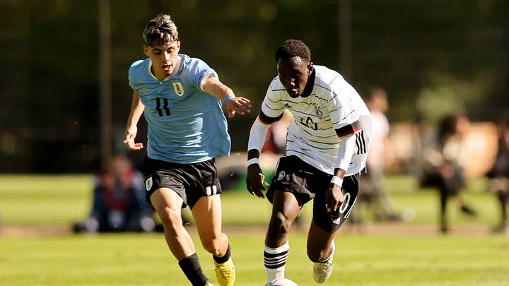 Rodrigo Dudok im Duell mit Jean-Paul Ndiaye Rodrigo Dudok im Duell mit Jean-Paul Ndiaye