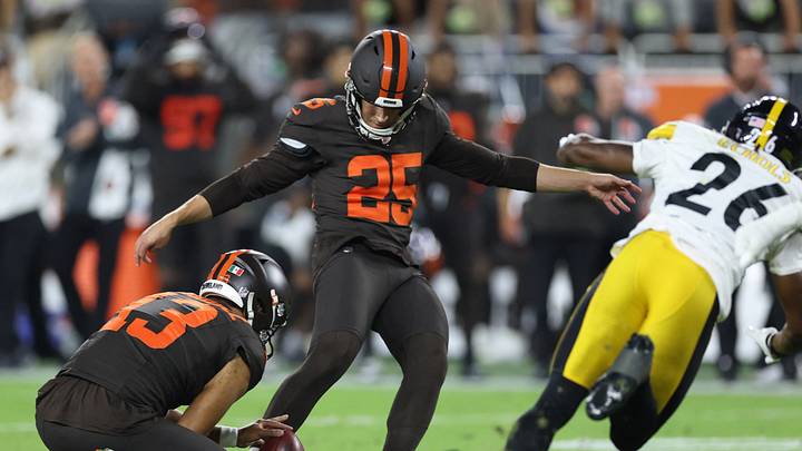 Oct 1, 2026; Cleveland, Ohio, USA; Cleveland Browns kicker Andre Szmyt (25) kicks the game winning field goal against the Pittsburgh Steelers in the second half at Huntington Bank Field. Mandatory Credit: Scott Galvin-Imagn Images Oct 1, 2026; Cleveland, Ohio, USA; Cleveland Browns kicker Andre Szmyt (25) kicks the game winning field goal against the Pittsburgh Steelers in the second half at Huntington Bank Field. Mandatory Credit: Scott Galvin-Imagn Images