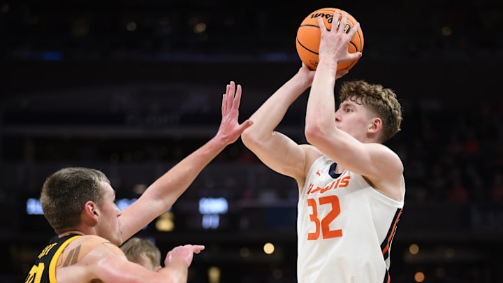 Mar 13, 2025; Indianapolis, IN, USA; Illinois Fighting Illini guard Kasparas Jakucionis (32) shoots over Iowa Hawkeyes forward Payton Sandfort (20) during the first half at Gainbridge Fieldhouse. Mandatory Credit: Robert Goddin-Imagn Images Mar 13, 2025; Indianapolis, IN, USA; Illinois Fighting Illini guard Kasparas Jakucionis (32) shoots over Iowa Hawkeyes forward Payton Sandfort (20) during the first half at Gainbridge Fieldhouse. Mandatory Credit: Robert Goddin-Imagn Images