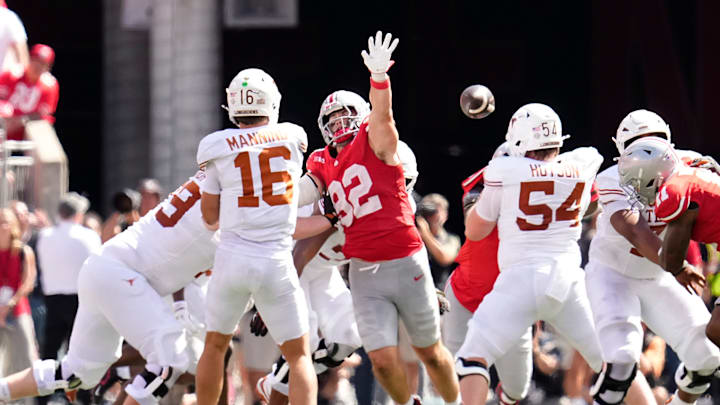 Ohio State Buckeyes defensive end Caden Curry pressures Texas Longhorns quarterback Arch Manning