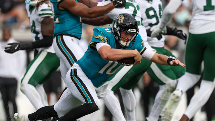 Dec 15, 2024; Jacksonville, Florida, USA; Jacksonville Jaguars quarterback Mac Jones (10) dives for extra yards against the New York Jets in the second quarter at EverBank Stadium. Mandatory Credit: Nathan Ray Seebeck-Imagn Images Dec 15, 2024; Jacksonville, Florida, USA; Jacksonville Jaguars quarterback Mac Jones (10) dives for extra yards against the New York Jets in the second quarter at EverBank Stadium. Mandatory Credit: Nathan Ray Seebeck-Imagn Images