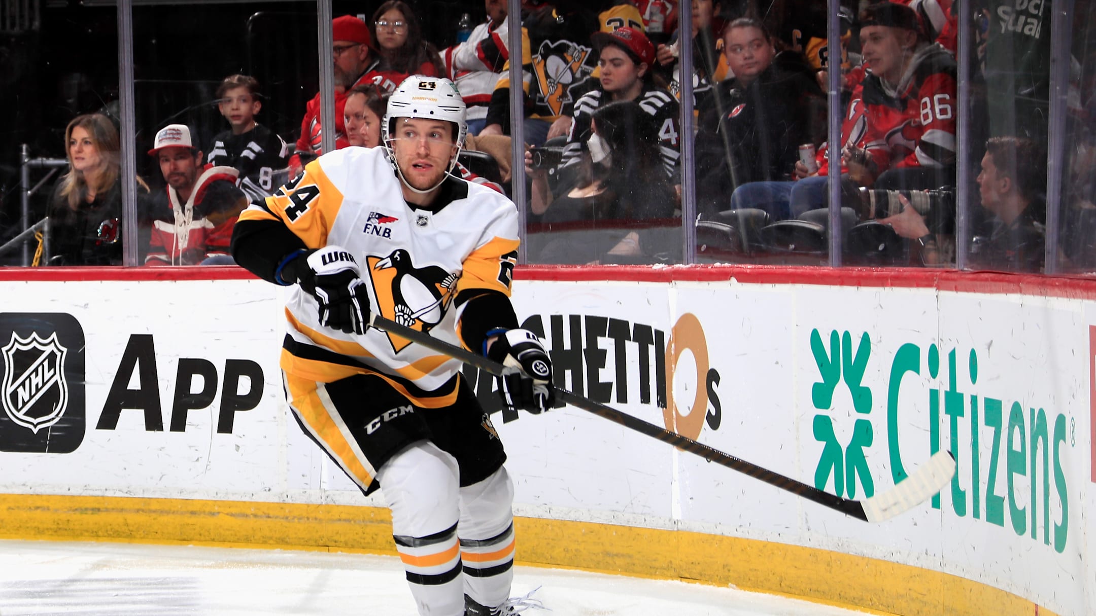 “Still Available: Former Bruins' Stars Matt Grzelcyk & Craig Smith Among Top UFAs Left”
