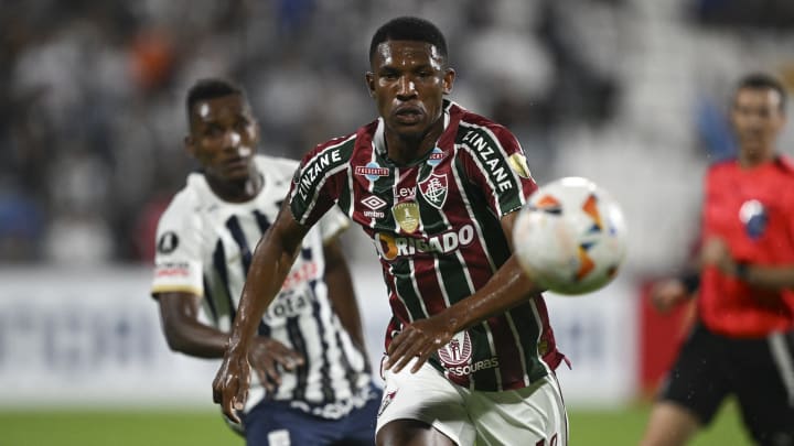 Lelê se recupera de lesão e não atua pelo Fluminense desde abril. 