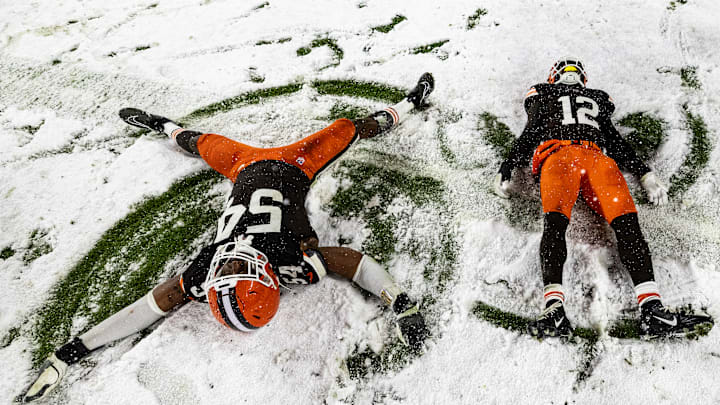 Pittsburgh Steelers v Cleveland Browns